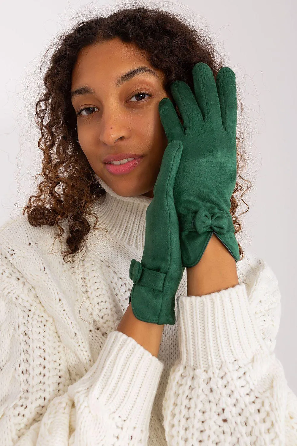 Chic Bow-Embellished Touchscreen Gloves for Modern Elegance