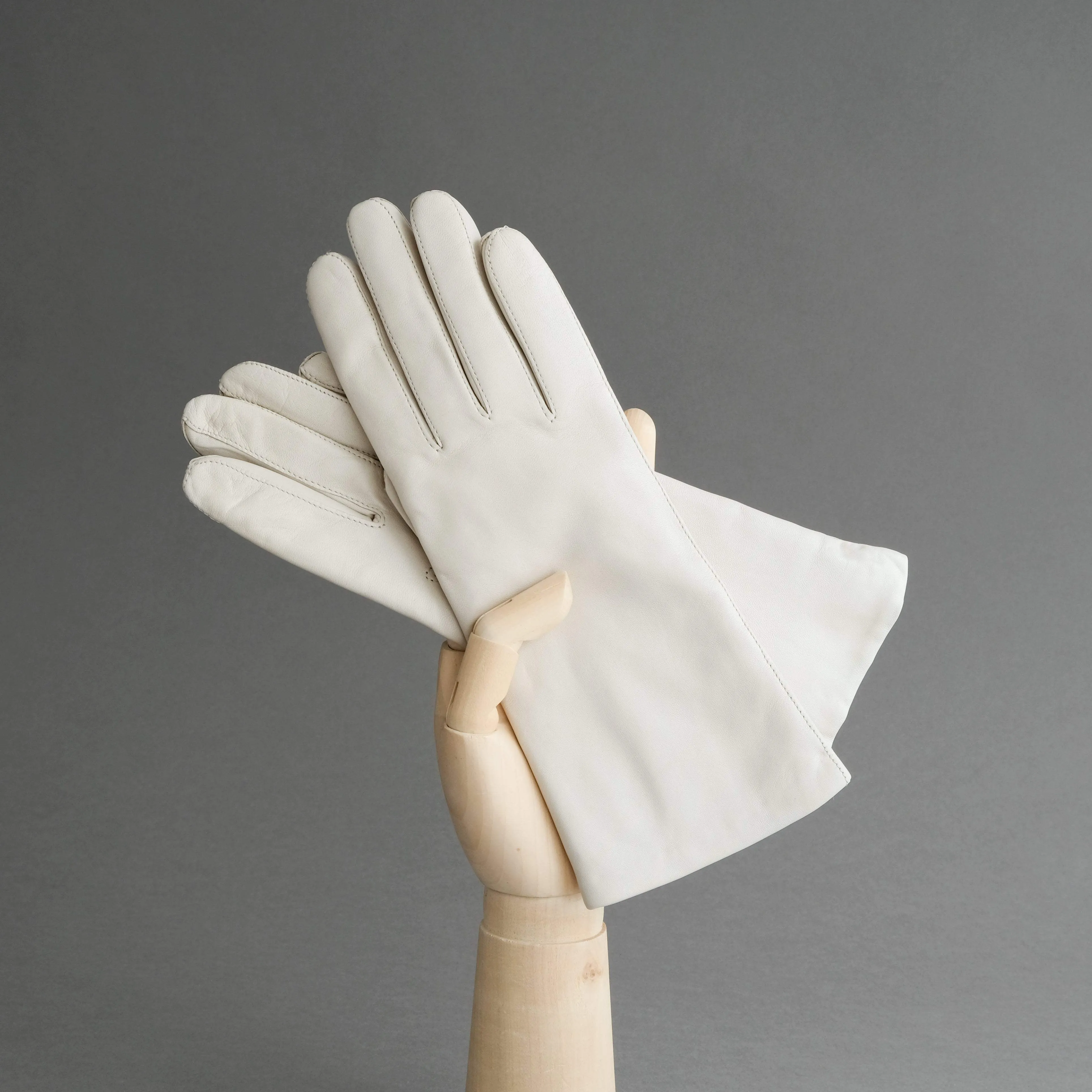 Ladies Gloves from white Hair Sheep Nappa Lined with Cashmere