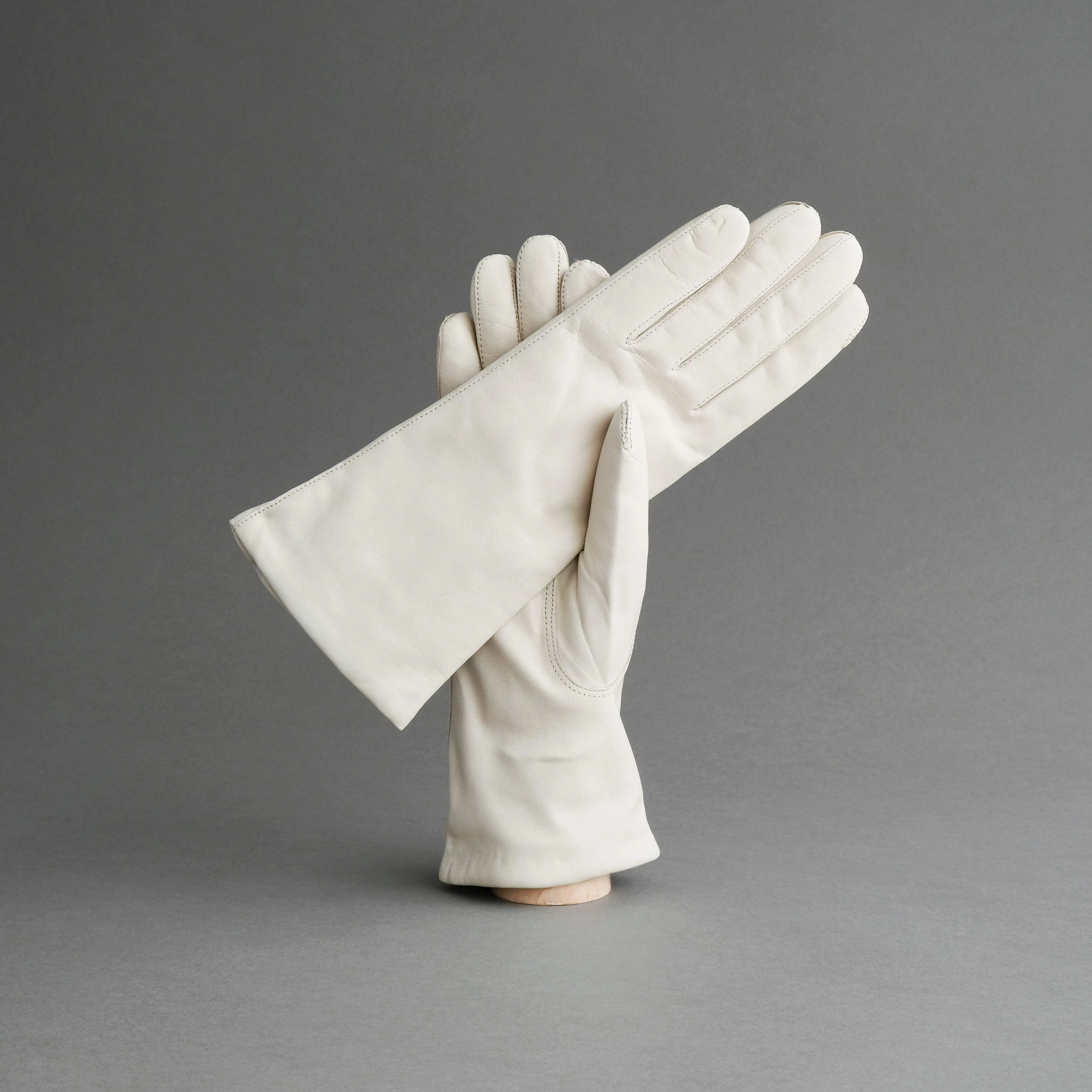 Ladies Gloves from white Hair Sheep Nappa Lined with Cashmere