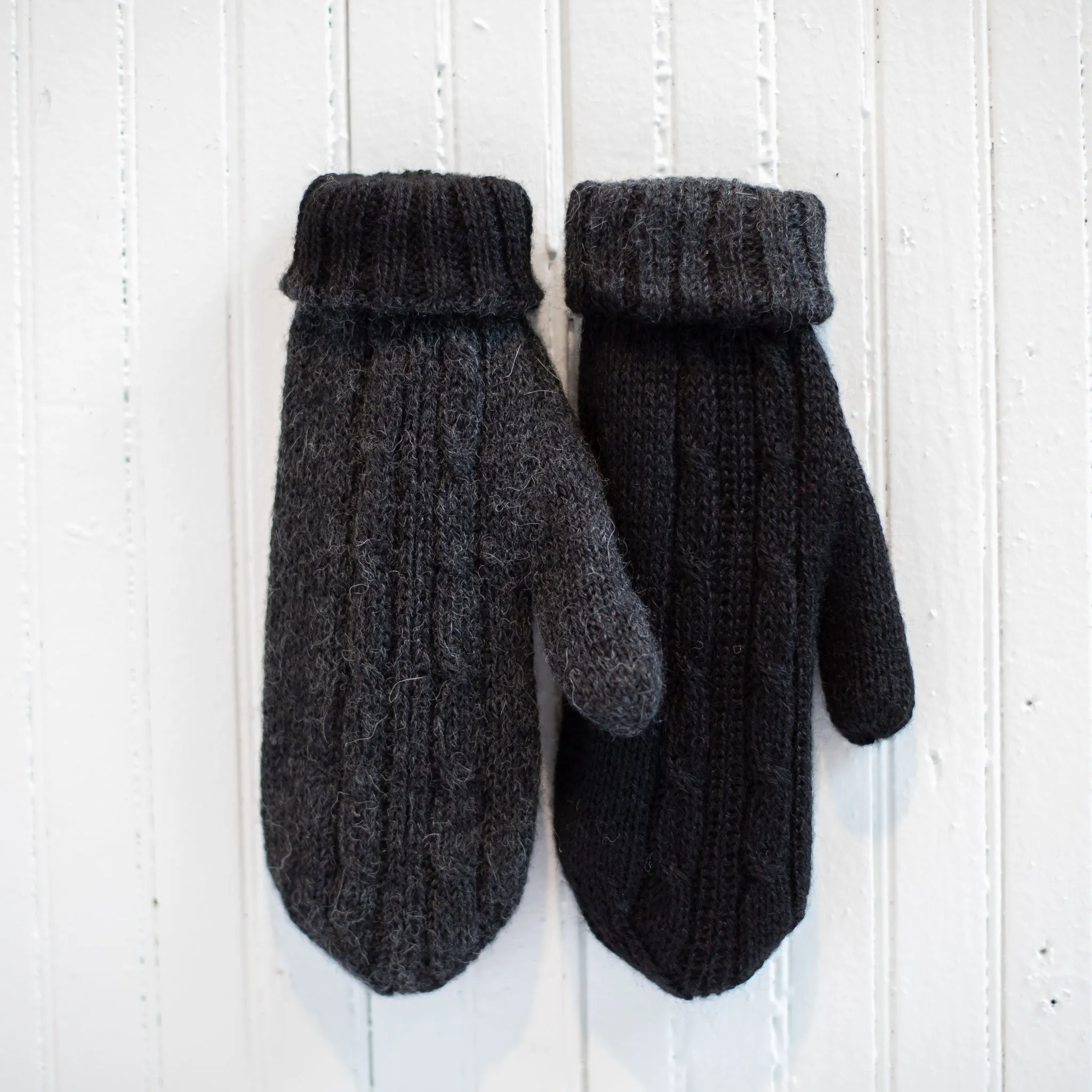 Reversible Cable-knit Mittens