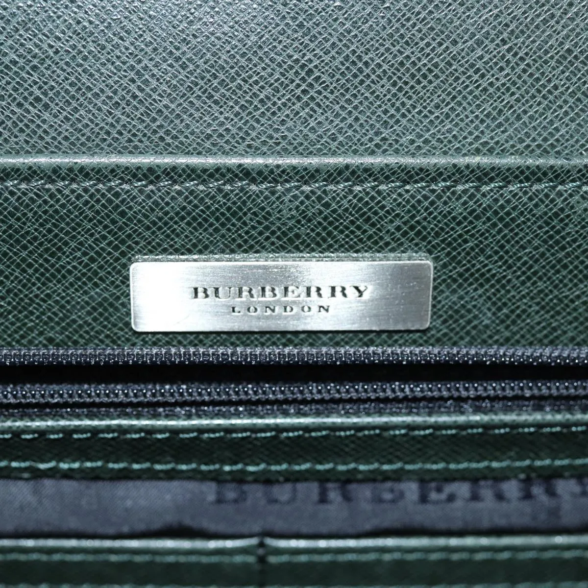 Trendy Inspired Burberry Clutch Bag Leather Green Auth Bs14503